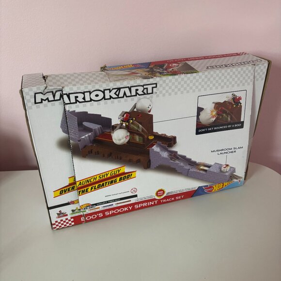 Hot Wheels Mario Kart Boos Spooky Sprint Shy Guy - Picture 2 of 6